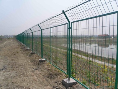 四川公路护栏网厂家 金属铁丝网与铁路框架护栏网的优质选择